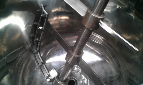 外盤(pán)半管加熱反應(yīng)釜 內(nèi)盤(pán)管加熱反應(yīng)釜