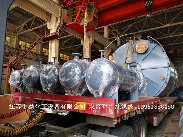 四臺(tái)大型立式儲(chǔ)罐/ U型管換熱器/列管再沸器順利啟程